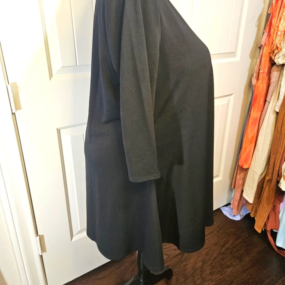 Black Blouse/ Premise - Picture 5 of 7